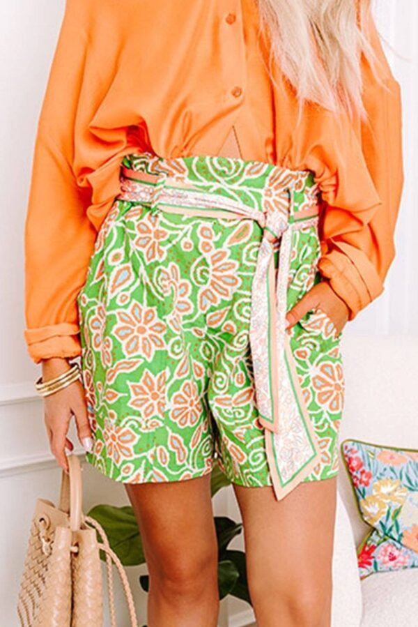 Green Floral Print Pocketed Front Knot High Waist Casual Shorts - Image 4