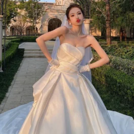 High-quality Tube Top Veil Texture Long Tail Satin Gorgeous Fashion Wedding Dress