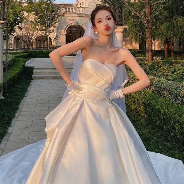 High-quality Tube Top Veil Texture Long Tail Satin Gorgeous Fashion Wedding Dress - Image 2