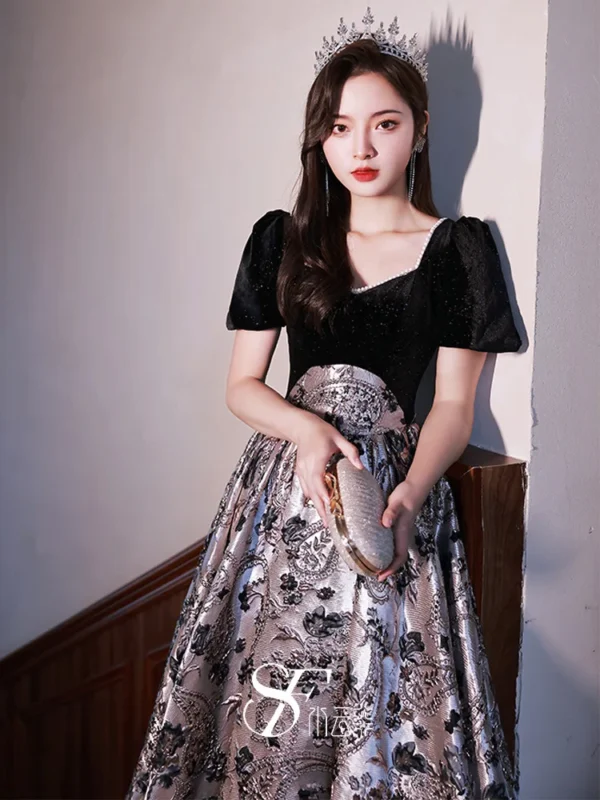 New Beautiful Slim Dignified Atmosphere Fashionable Velvet Gorgeous Embroidered Satin Wedding  Dress