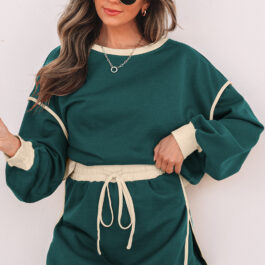 Evergreen Color Contrast Loose Pullover and Lace-up Waist Skort Set