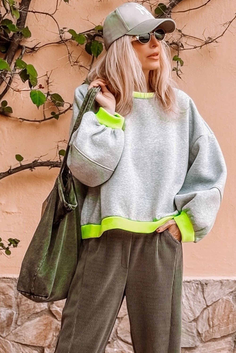 Light Grey Contrast Color Banding Patchwork Puff Sleeve Loose Sweatshirt - Image 3