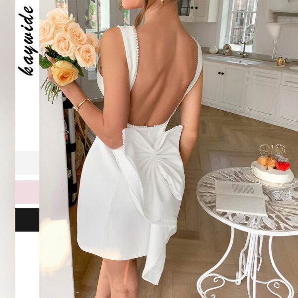 01a81a74-fdcc-4838-9287-e365bbdc2954.jpg Make every entrance unforgettable with this elegant luxury bow slim-fit evening dress. The flattering body-contouring silhouette highlights your natural curves with sophistication. The stylish bow detail adds a refined and feminine touch perfect for special occasions. Ideal for parties, celebrations, and glamorous evening events. Limited pieces available for exclusive fashion lovers.