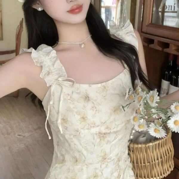 French Style Elegant Strap Dress Summer New Floral Print Dress for Women, Waist-Cinching, Petite-Friendly, Slim-Fitting Strap Dress, Short Dress