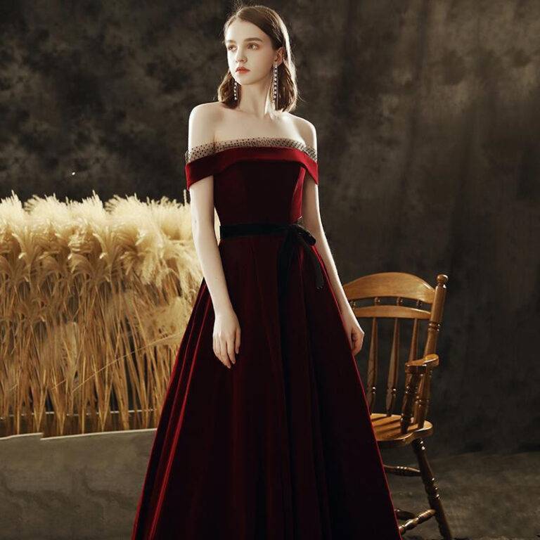 Elegant wine red party evening dress with refined silhouette
