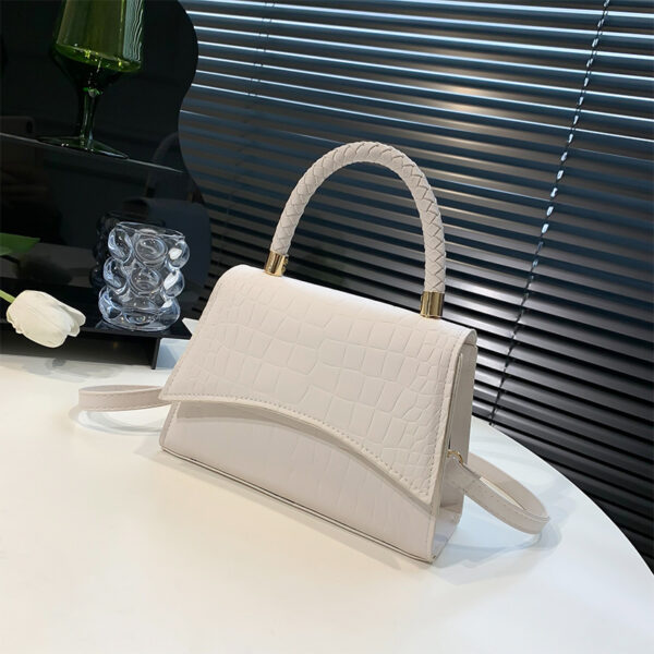 0f8e44f8-22aa-4b5b-81a4-fdfa0771e009.jpg Women's Fashion Temperament Retro Single Shoulder Crossbody Bag