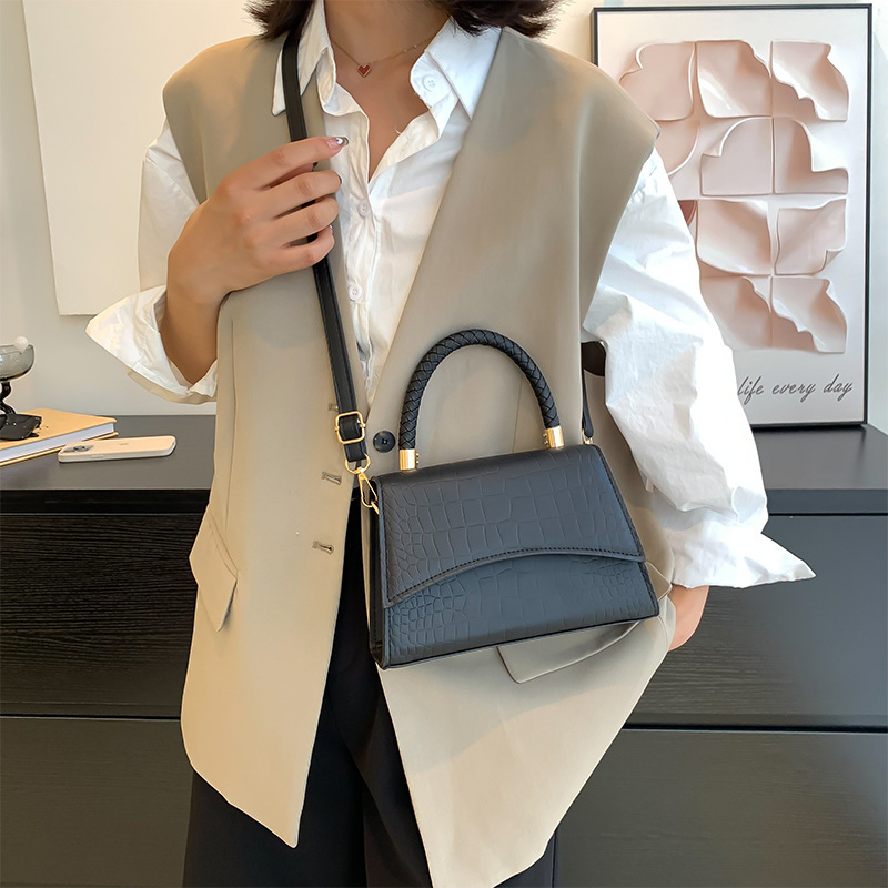 womens-fashion-temperament-retro-single-shoulder-crossbody-bag