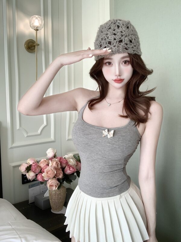 Strapless Form-fitting Backless Tank Top With Built-in Chest Pads For A Slimming Secure Fit