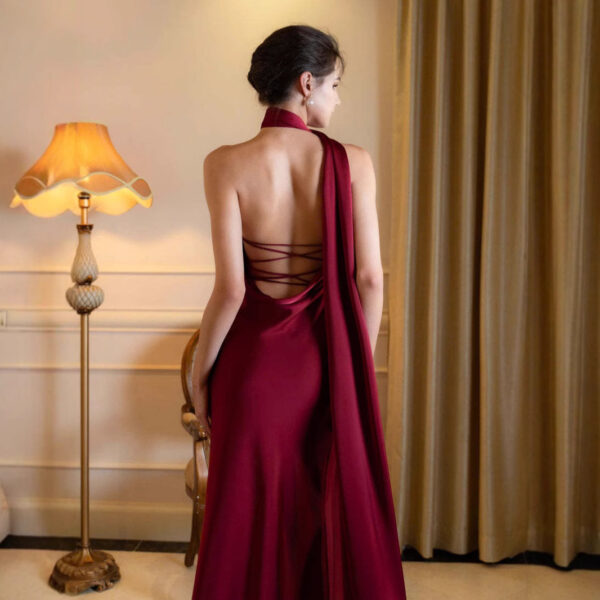 Dress with Sexy Backless Satin Halter Neck for Banquet Evening Party