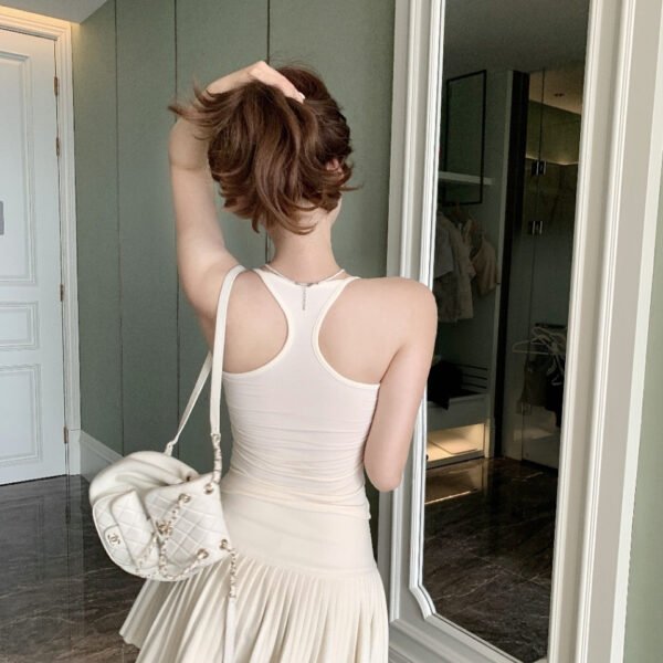 Strapless Form-fitting Backless Tank Top With Built-in Chest Pads For A Slimming Secure Fit