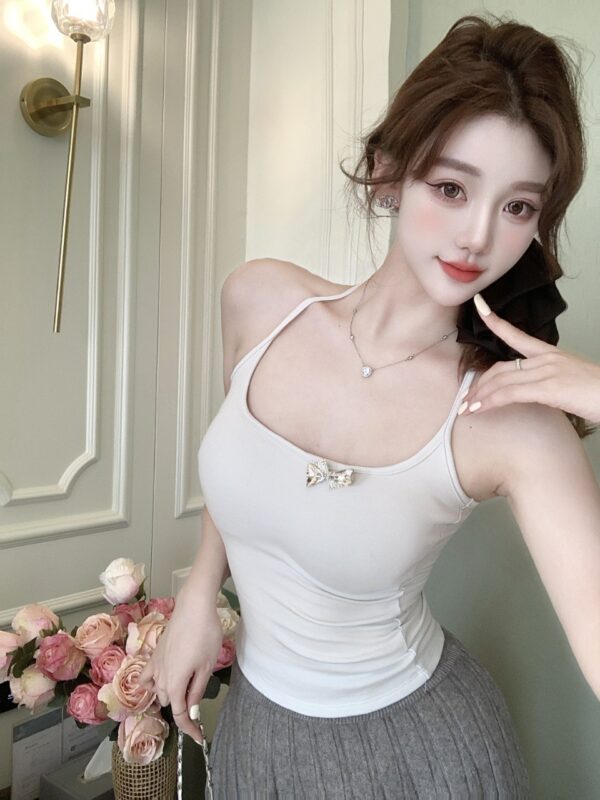 Strapless Form-fitting Backless Tank Top With Built-in Chest Pads For A Slimming Secure Fit