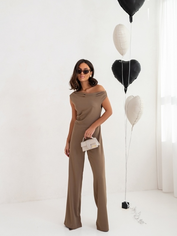 Elegant Straight Long Pants Sexy Jumpsuits Fastened With A Zipper On The Side.