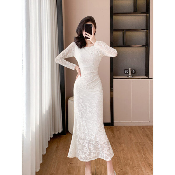 A Light Luxury And Elegant Lace Dress That Wraps Around The Buttocks