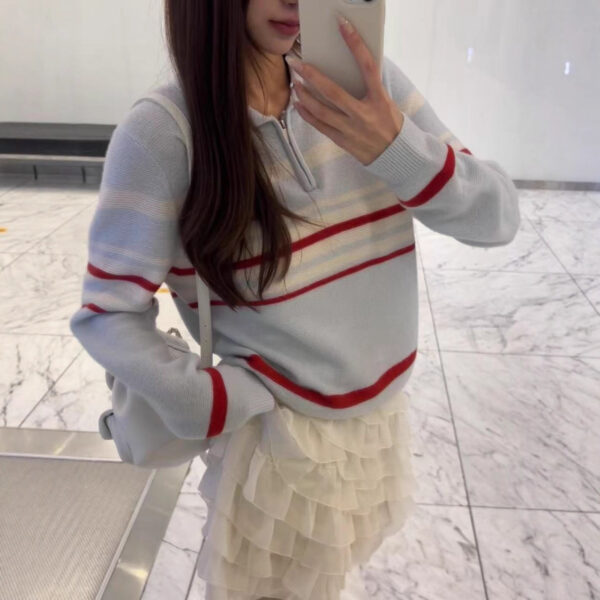 588005788 Striped contrasting knitted sweater
